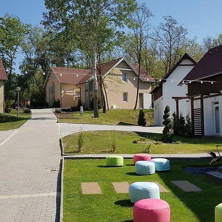 Kenese-Voelgye Villahotel Balatonkenese Esterno foto