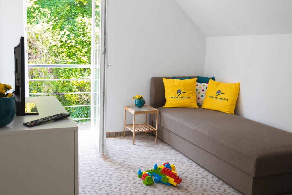 Kenese-Voelgye Villahotel Balatonkenese Esterno foto